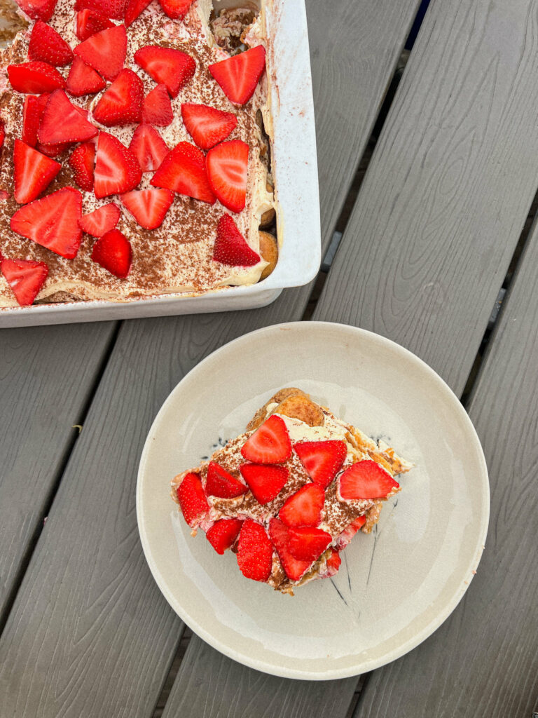 Tiramisu with strawberries