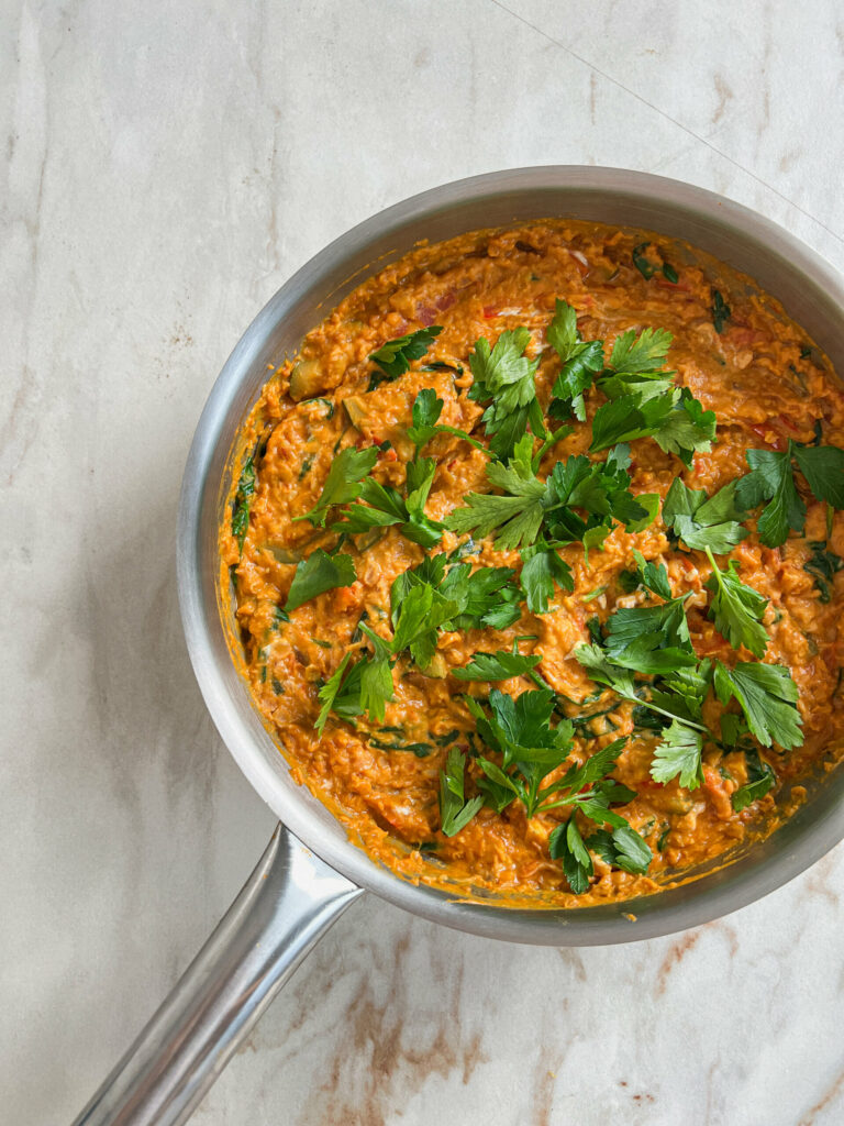 Kremowe curry z soczewicą i warzywami