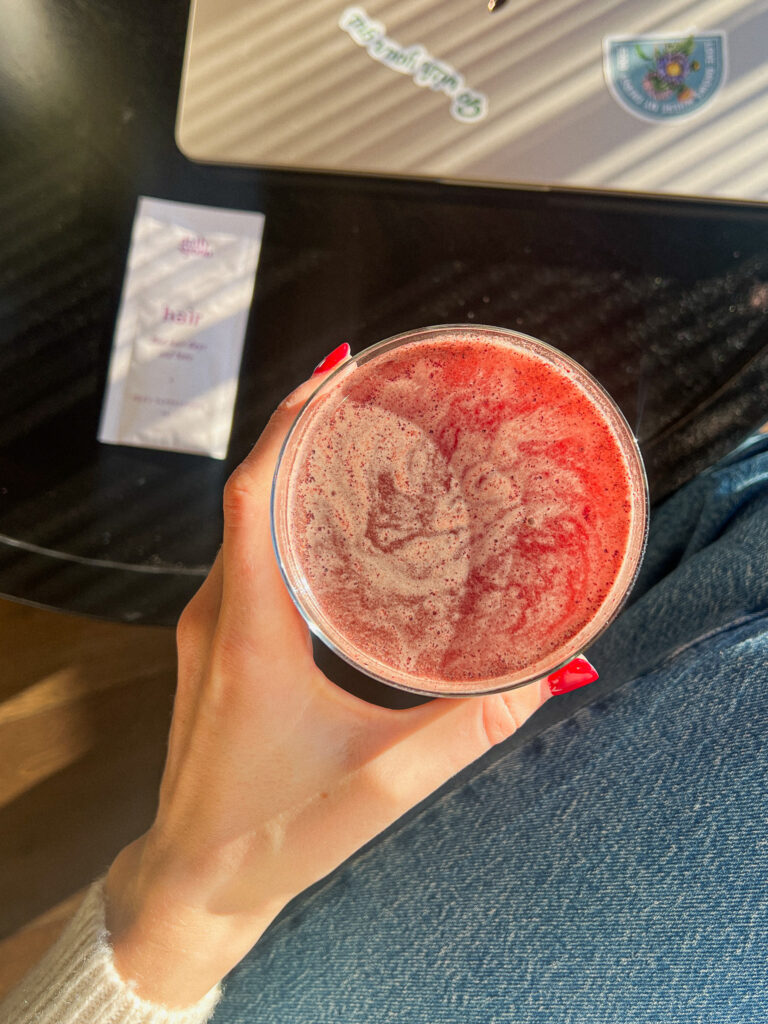 Lemoniada z czarnej porzeczki i mięty na skórę i włosy