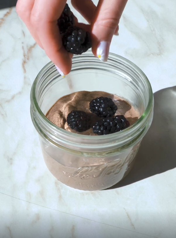 Chocolate chia mousse for energy