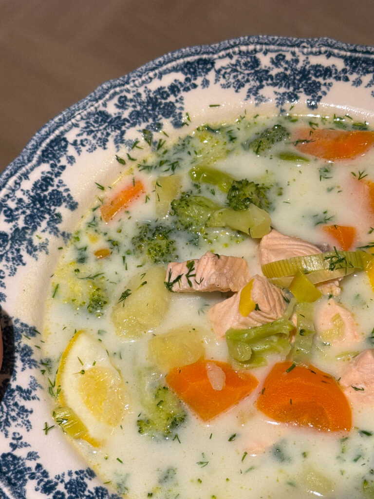 Creamy salmon soup with dill and lemon