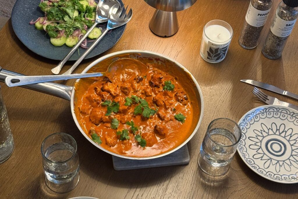 Kurczak maślany z jogurtowym naan